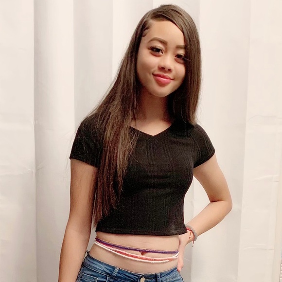 Crop top - Picture 1 of 3